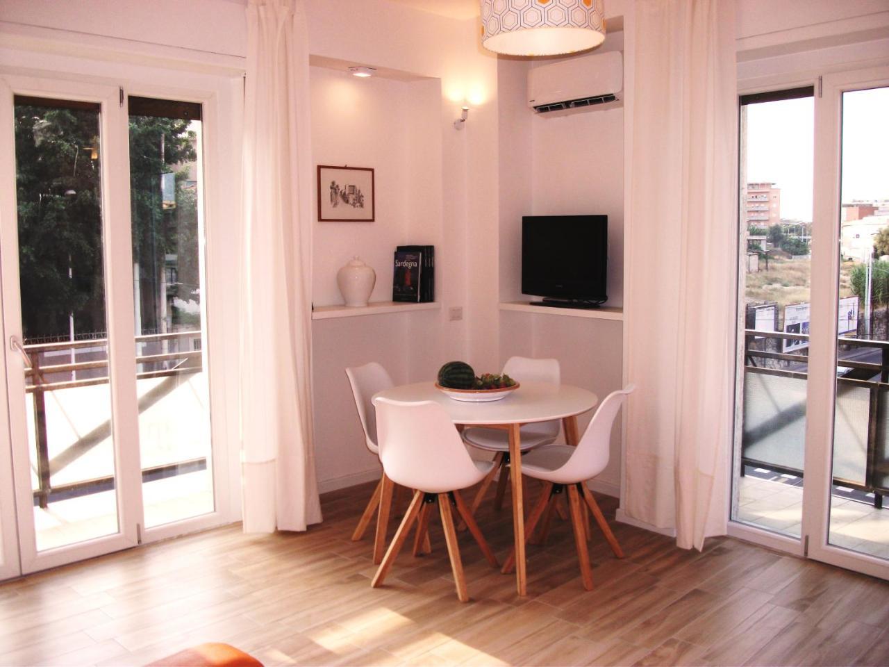 Bright Apartment Cagliari Esterno foto